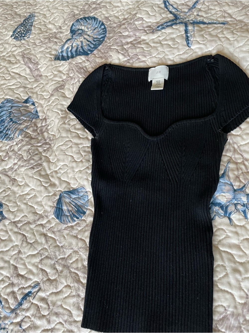 H&M Black Ribbed Sweetheart Scoop Short Sleeve Top